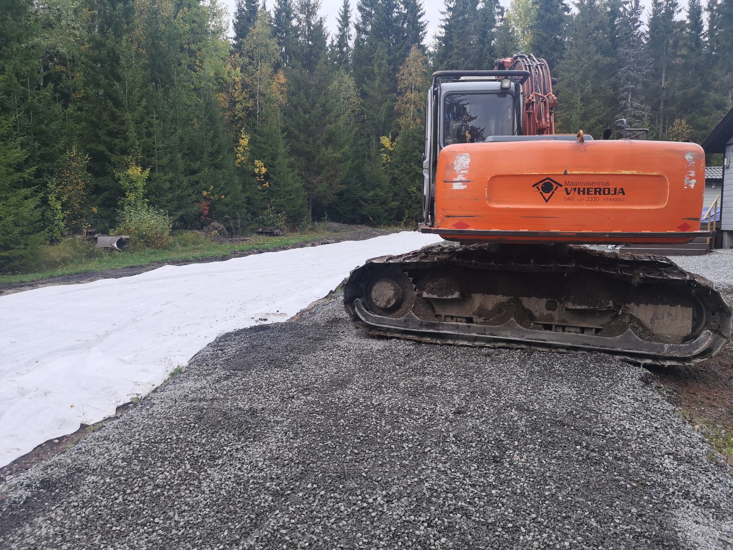 Maanrakennus_Viheroja_Kaivinkone_01jpg